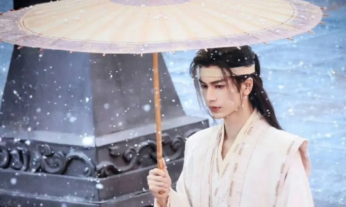 Potret Still Cuts Zhang Linghe di Drama The Road To Glory