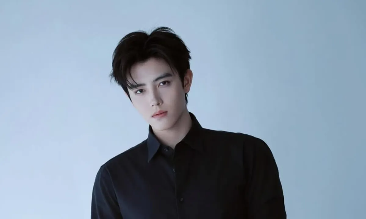 Potret Terbaru Arthur Chen di Kasur, Tetap Ganteng Maksimal Meski Propertinya Cuma Bantal