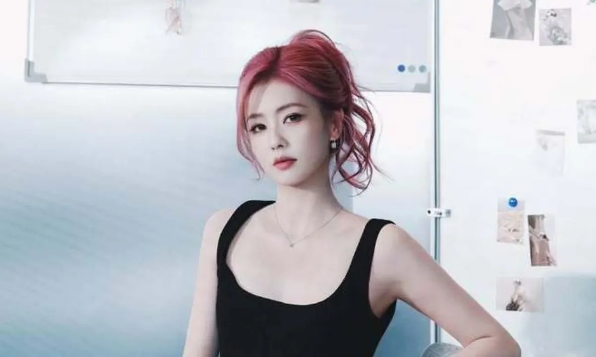 Potret Terbaru Bai Lu dengan Rambut Pink, Makin Cantik dan Bikin Fans Kaget