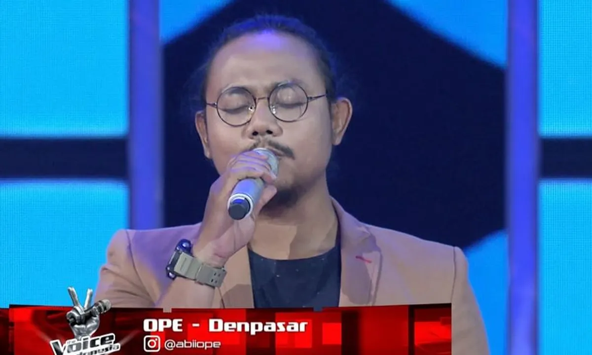 Pria Ini Menangis Haru Direbutkan Coach 'The Voice'