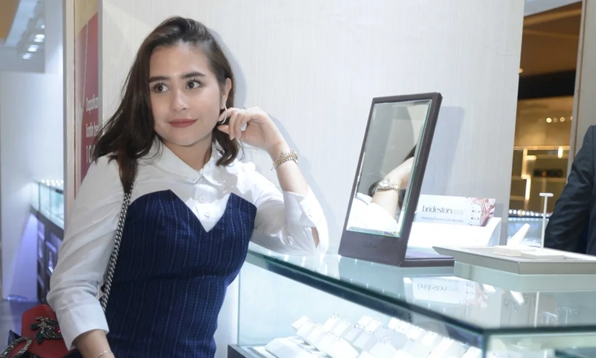 Prilly Latuconsina Diledek Sang Papa Karena Punya Anting Ini