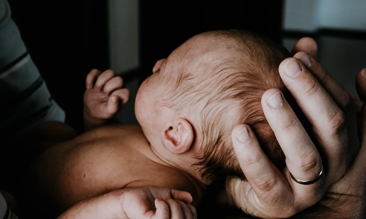 Primbon Jam Kelahiran Bayi Dapat Menentukan Watak, Cek Peruntungannya