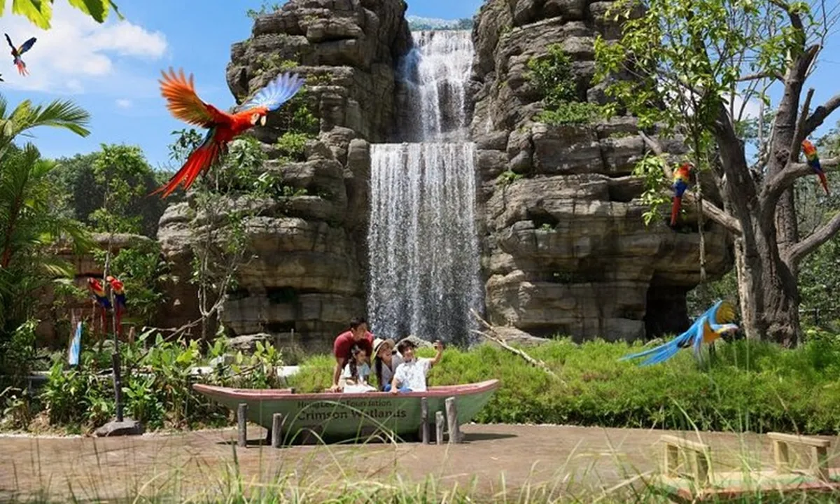 Quality Time Sekaligus Belajar Alam di Bird Paradise, Aviari Terbesar di Asia!