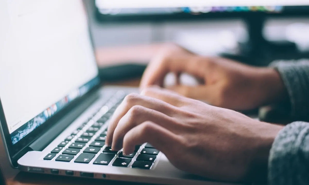 Rahasia Membersihkan Laptop dengan Aman dan Efektif: Jangan Asal, Simak Tipsnya!