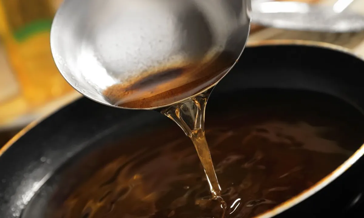 Rahasia Mengembalikan Kejernihan Minyak Goreng Bekas Mudah dengan Bahan Dapur