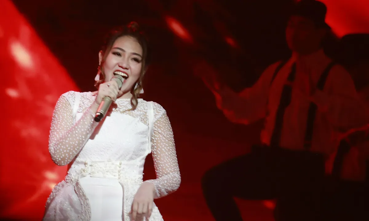 Raih Piala Indonesia Dangdut Awards 2018, Via Vallen Menangis Ingat Papa
