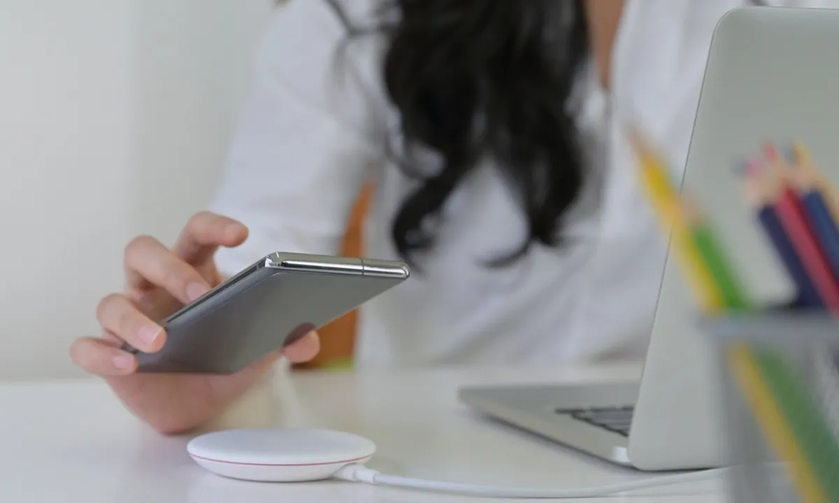 Rekomendasi Wireless Charger Terbaik untuk Rutinitas Gen Z yang Serba Ngebut