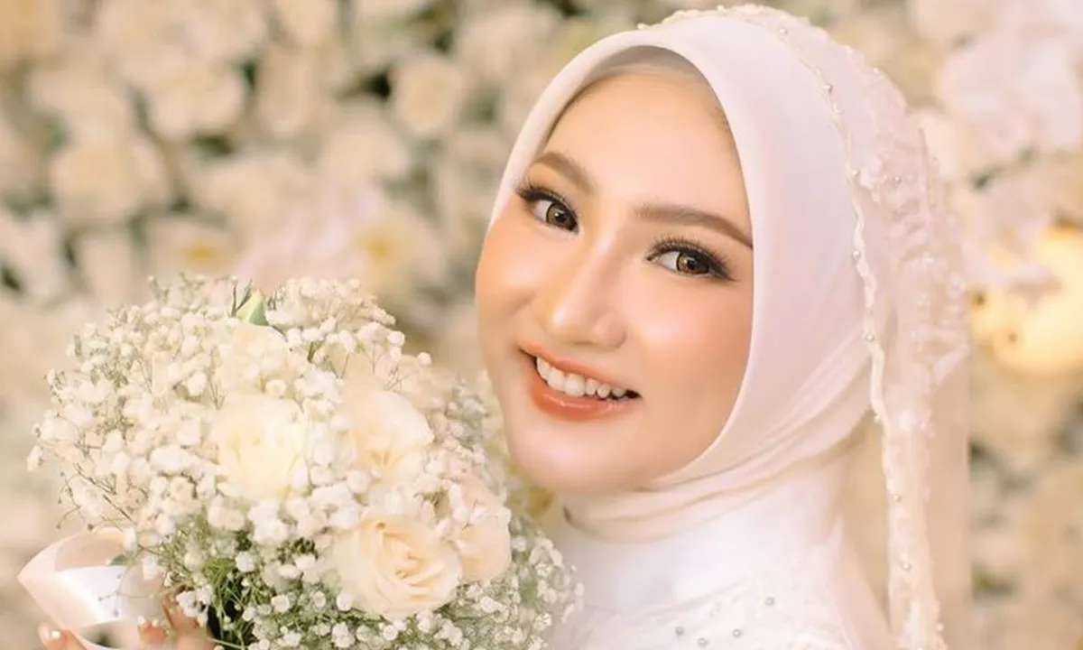 Resmi Jadi Menantu Denada, Fita Tak Merasa Terbebani Punya Mertua Artis