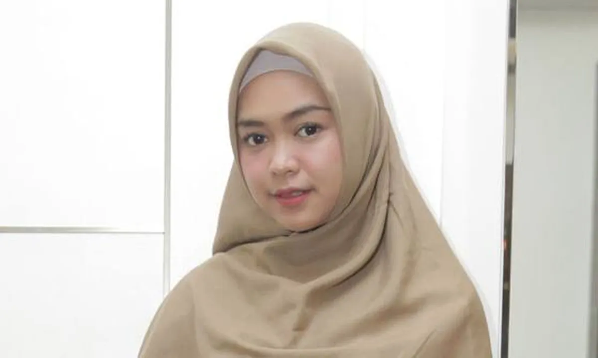 Ria Ricis Resmi Punya 16 Juta Subscribers, Bagi-Bagi iPhone