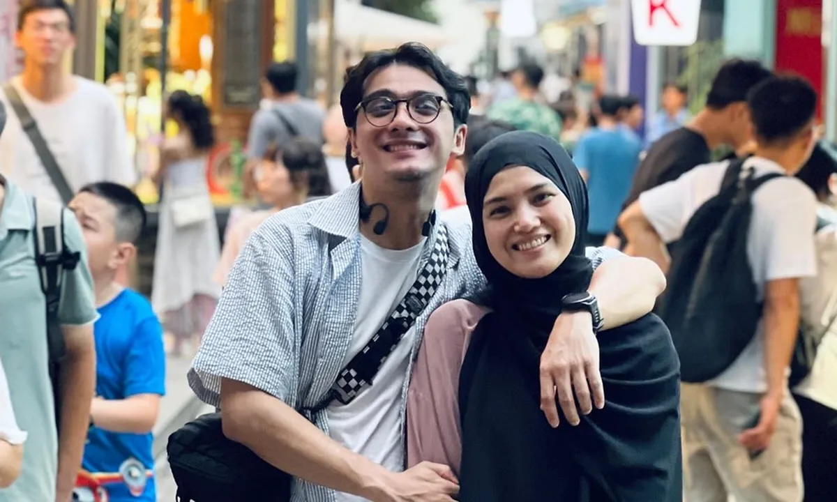 Ricky Harun Bagi-Bagi Tas Limited Edition