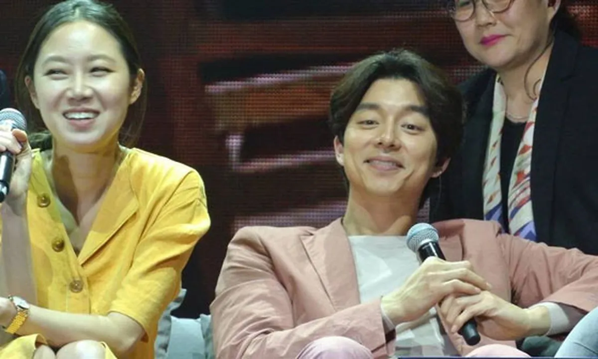 Romantis, Kebersamaan Gong Yoo & Gong Hyo Jin Syuting Iklan Bareng