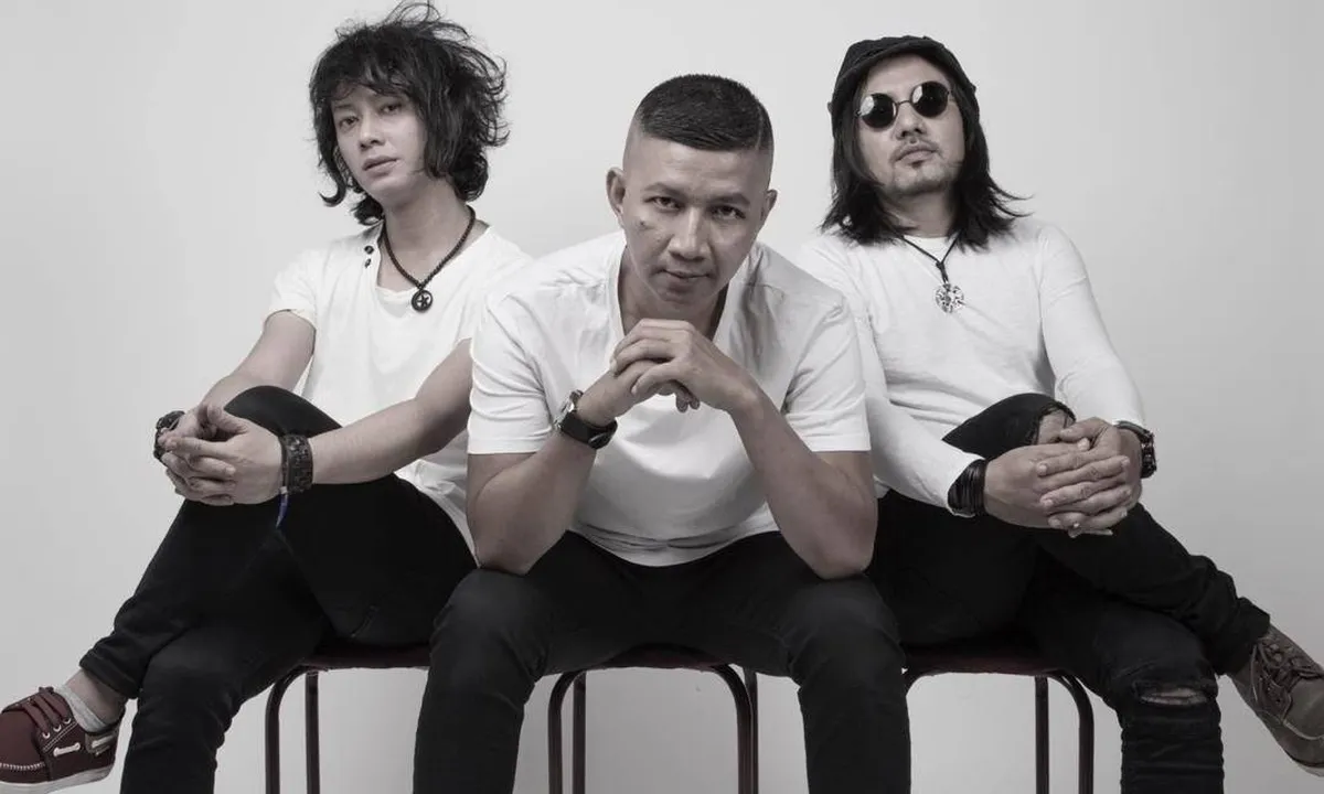 Rombak Personel, The Row Usung Genre Pop Rock