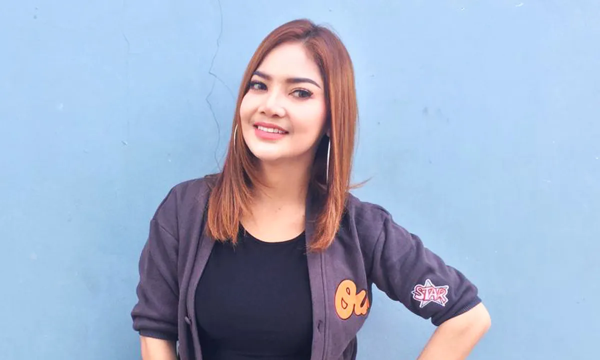 Saat Manggung, Irma Darmawangsa Sering Bagi-Bagi Uang?