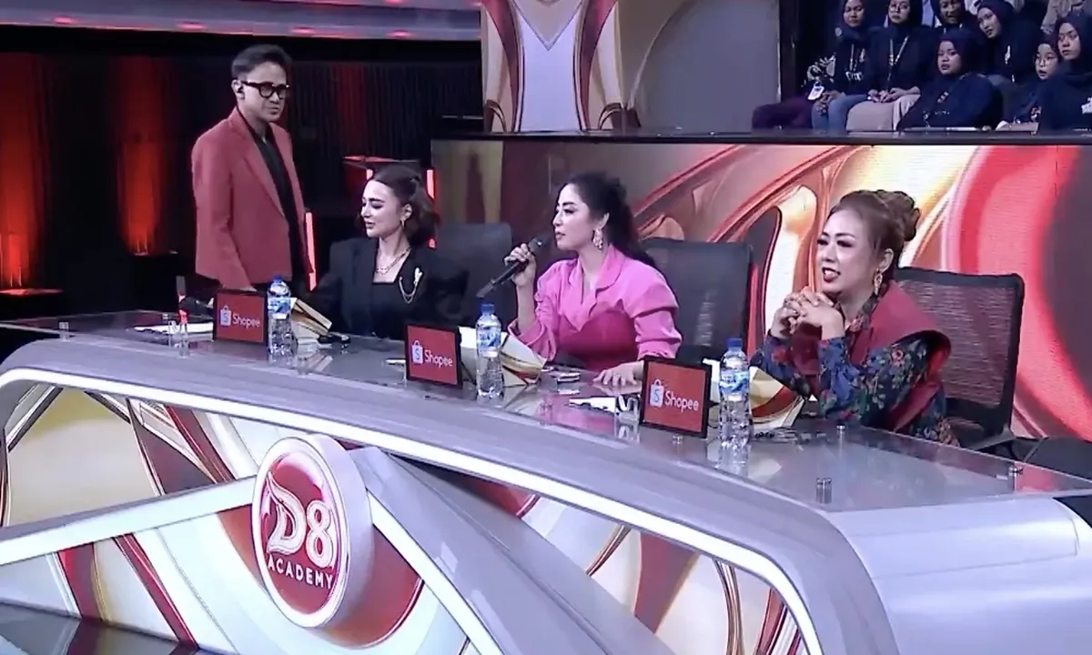 Saran Dewi Perssik dan Wika Salim Kepada Melani Sidrap di Dangdut Academy 8