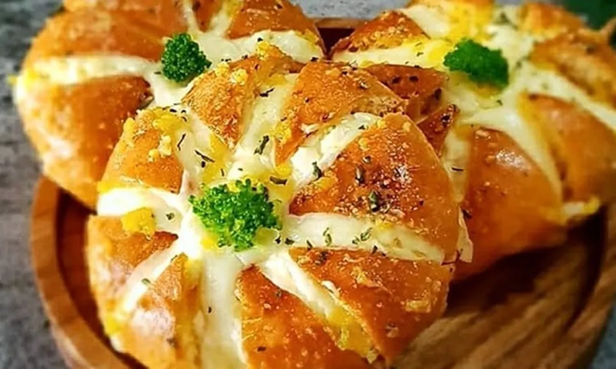 5 Resep Membuat Cream Cheese Garlic Bread di Rumah, Jajanan Korea yang Lagi Naik Daun