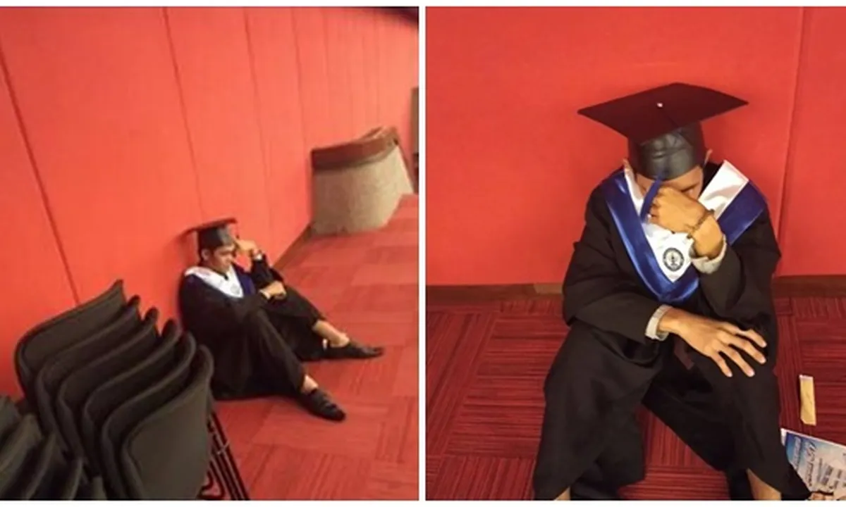 Sedih, Mahasiswa Ini Menangis Karena Orangtuanya Tak Datang Saat Momen Wisuda