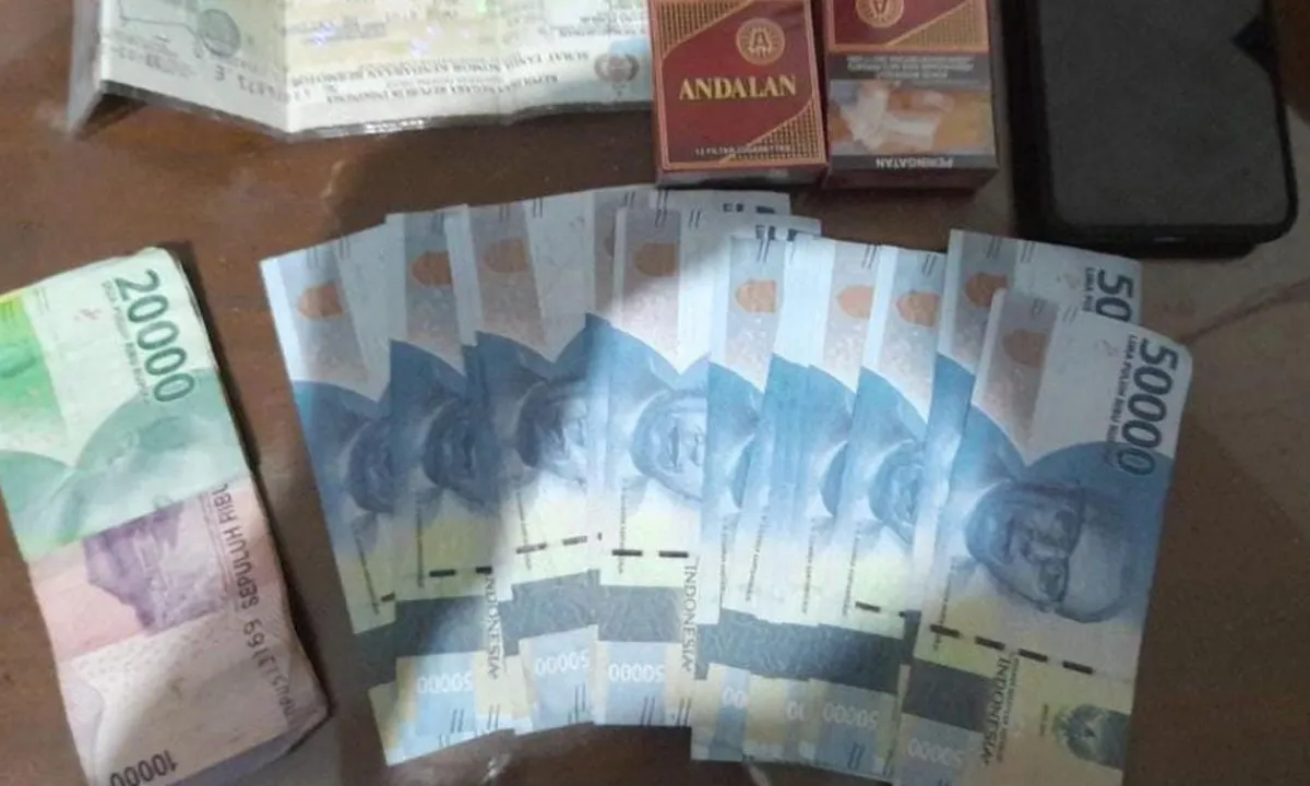 Sejoli Ditangkap! Beli Rokok Pakai Uang Palsu di Toko Pracangan Malang