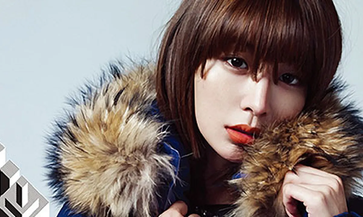 Bibir Merah, Selebritis Korea Ini Tampak Seksi!