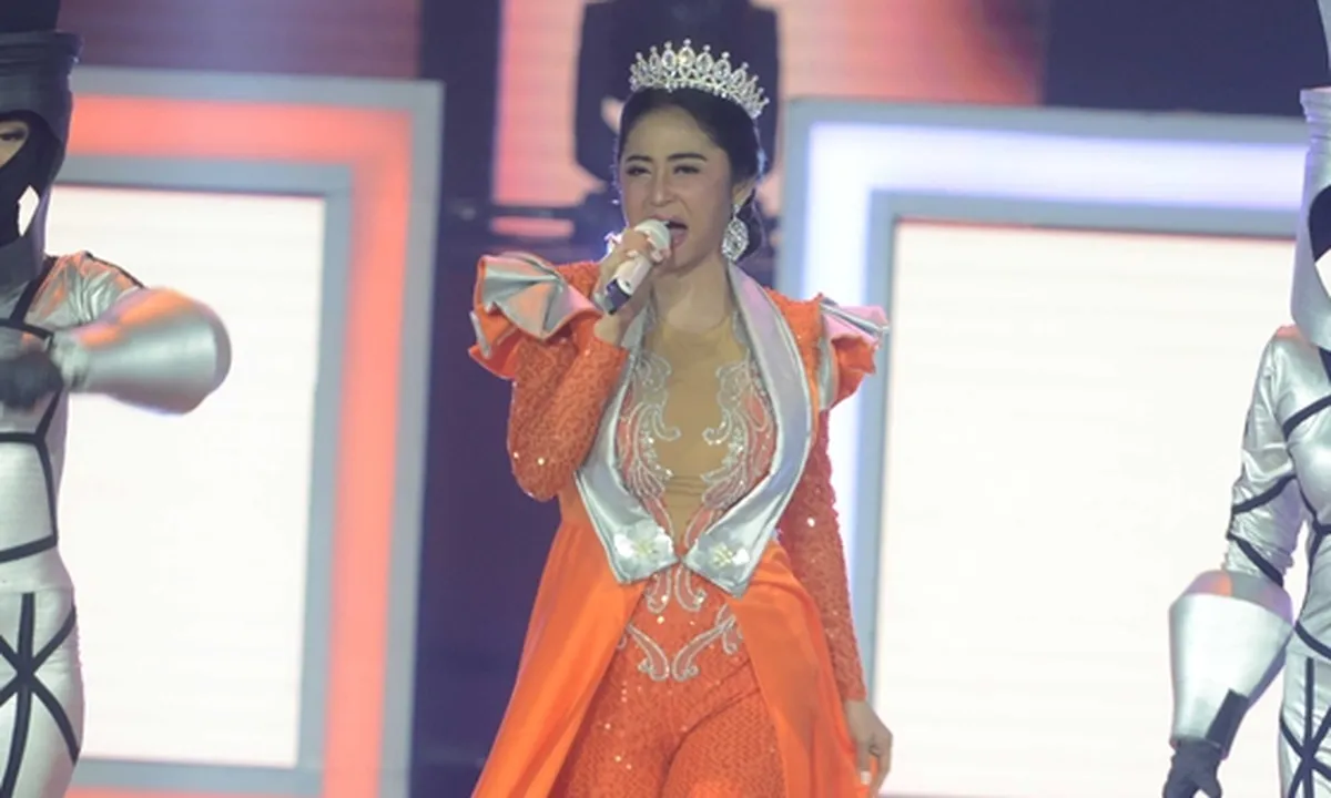 Seorang Diri Temani Ayah di Rumah Sakit, ke Mana Kakak Dewi Perssik?