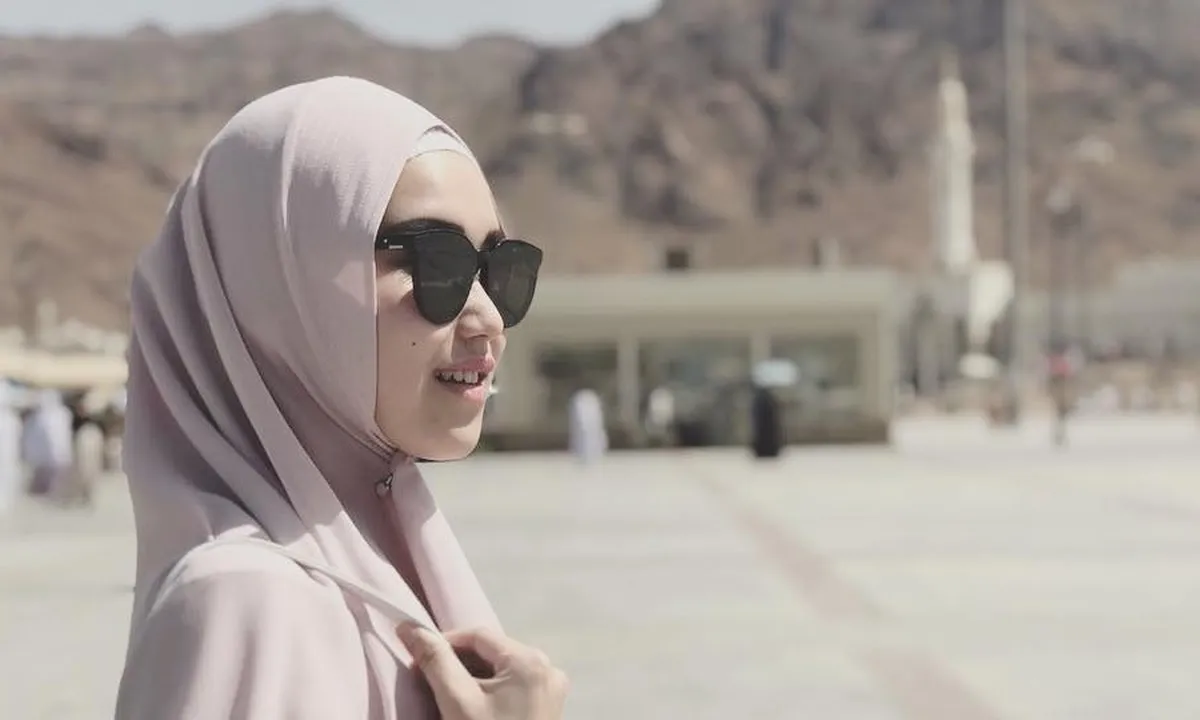 Sering Unggah Foto Saat Umrah, Netizen Ingatkan Ayu Ting Ting