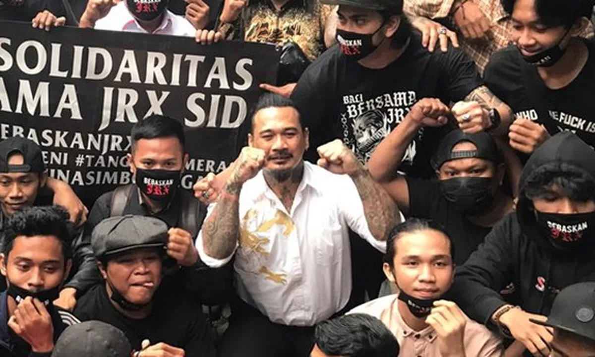Sidang Pembacaan Nota Pembelaan Jerinx SID Diwarnai Aksi Damai Dari Outsider