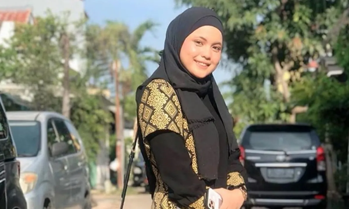 Singgung Soal Jodoh, Putri DA Malu-malu Ungkap Doa yang Bakal Dipanjatkan Kala Umroh