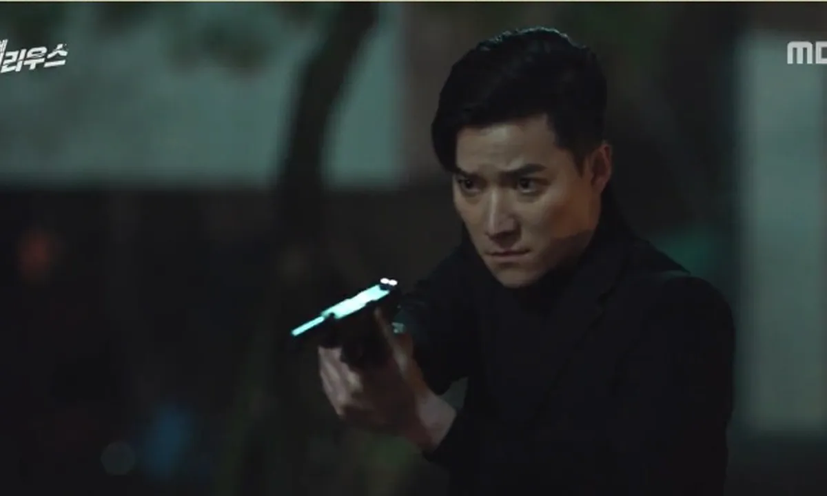 Sinopis Drama TERIUS BEHIND ME Episode 14, Pertemuan So Ji Sub dengan 'K'