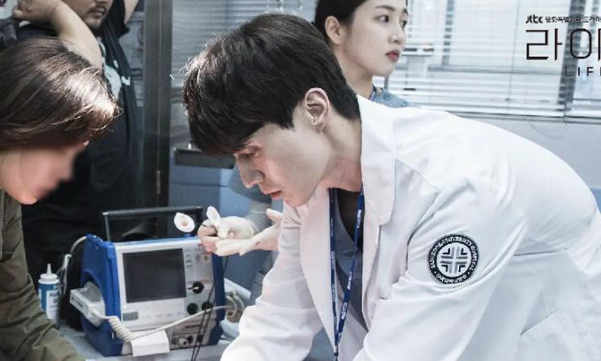 Sinopsis Drama LIFE Episode 1, Konflik Tersembunyi di Rumah Sakit