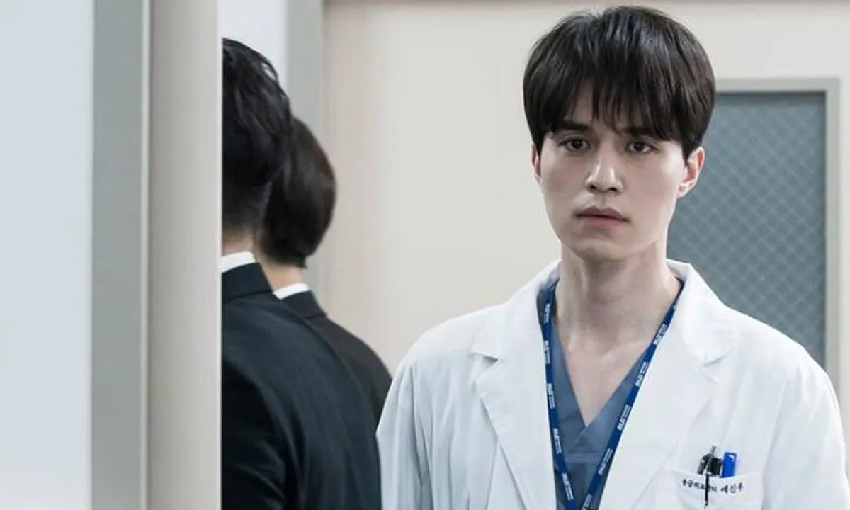 Sinopsis Drama LIFE Episode 13, Lee Dong Wook Dipecat
