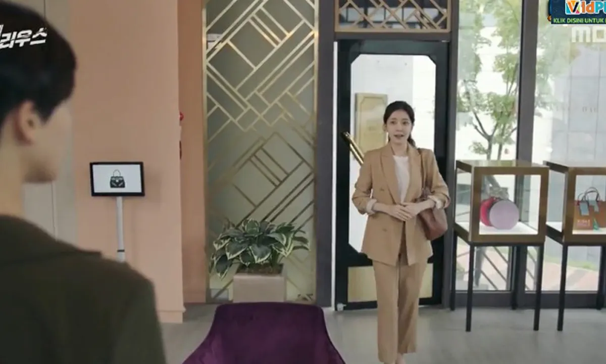 Sinopsis Drama TERIUS BEHIND ME Episode 5, Ae Rin Bekerja di King's Bag