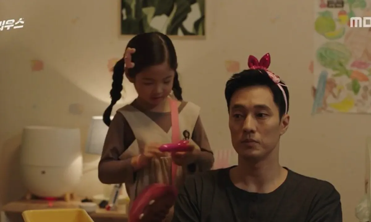 Sinopsis Drama TERIUS BEHIND ME Episode 2, So Ji Sub Jadi Babysitter Si Kembar