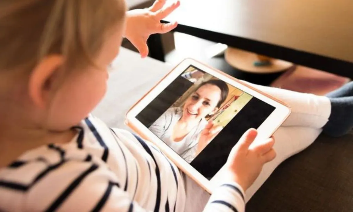 Strategi Cerdas Long Distance Parenting: Membangun Keluarga Modern yang Harmonis dari Jarak Jauh