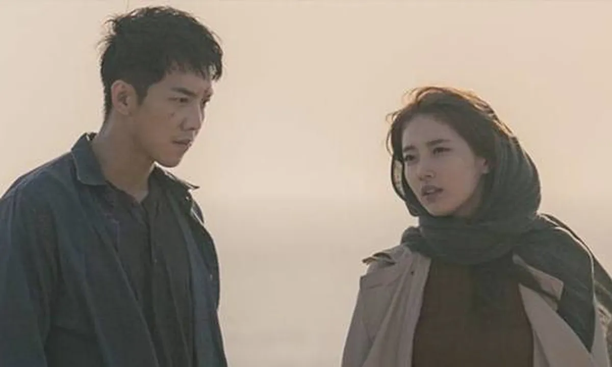 Suzy Cantik Pakai Kerudung di Teaser Drama 'Vagabond'