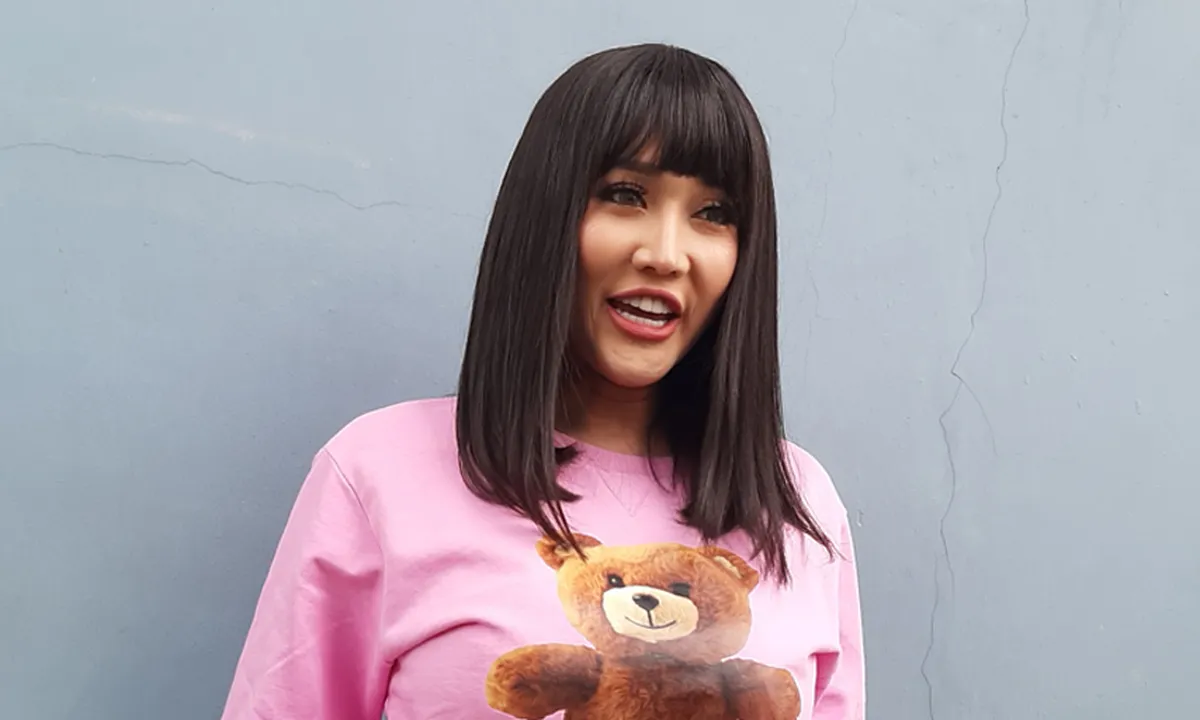 Tampil Cetar, Lucinta Luna Jadi Sorotan Saat Hadiri Dinner 'Bangsawan'
