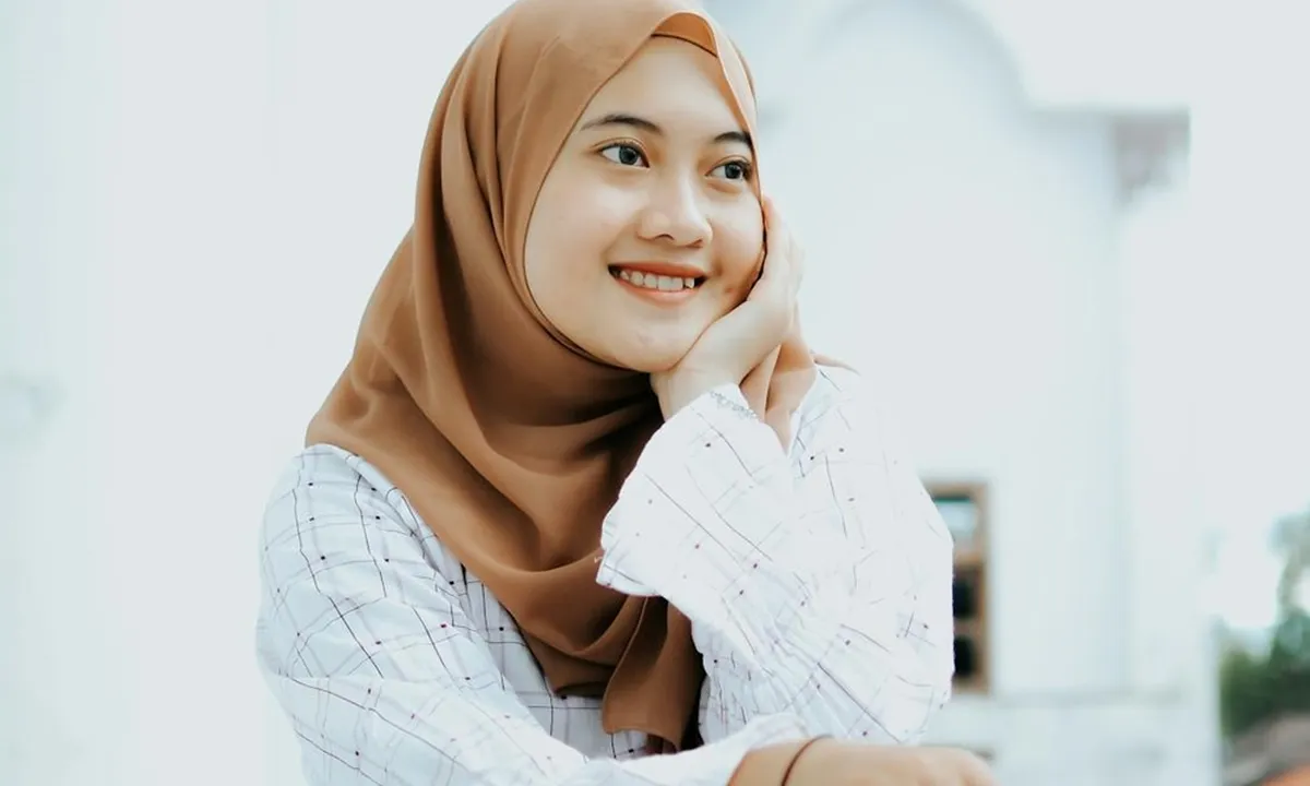 Tampil Stunning, Tips memilih Outfit Lebaran Remaja Hijab Anti-Mainstream!