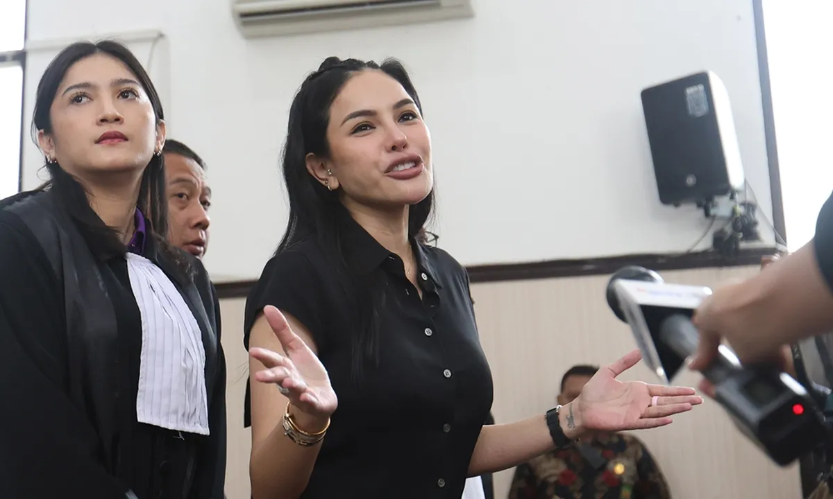 Tangis Kuasa Hukum Nikita Mirzani Pecah di Sidang PK, Singgung Nasib Tiga Anak