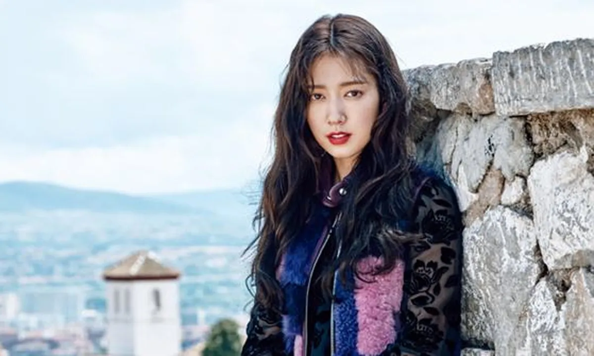 Tangis Park Shin Hye Saat Berada di Kenya, Kenapa?