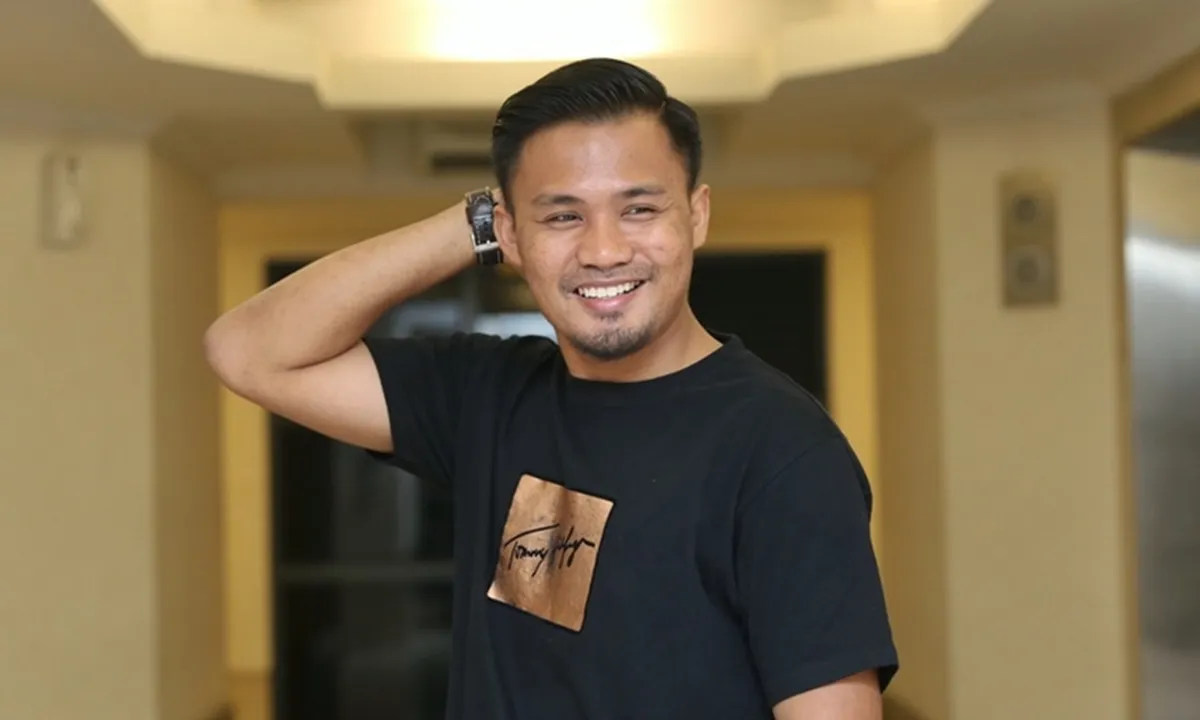 Tembang Jatuh Bangun Terasa Renyah Dilantunkan Adli Shazwi
