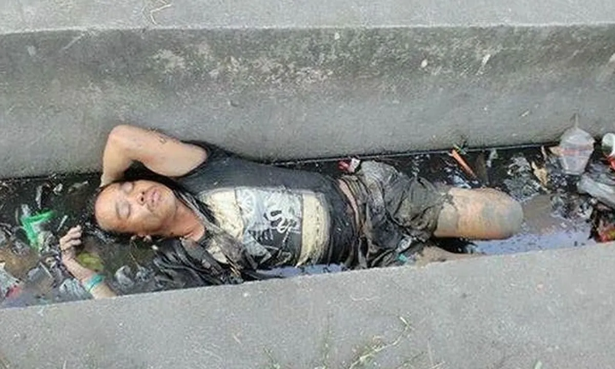 Terbaring di Dalam Selokan dan Dikira Mayat, Pria Ini Ternyata Cuma Ketiduran