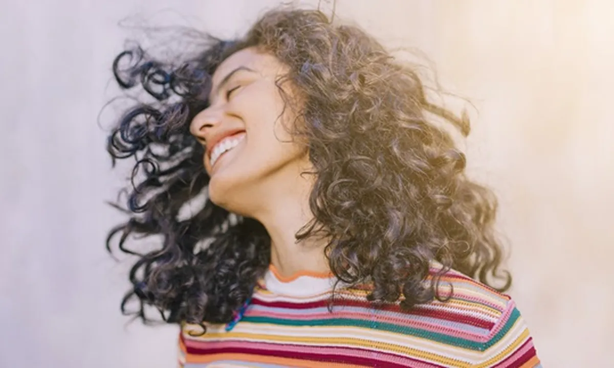 Terlihat Kusut, Ini 7 Tips Atasi Rambut Keriting Agar Mudah Diatur
