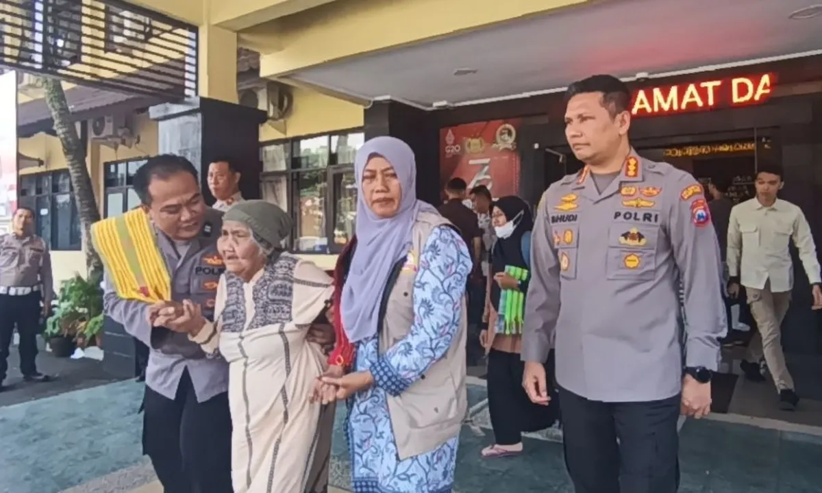 Terpisah 37 Tahun, Pertemuan Ibu dan Anak di Malang Mengundang Haru