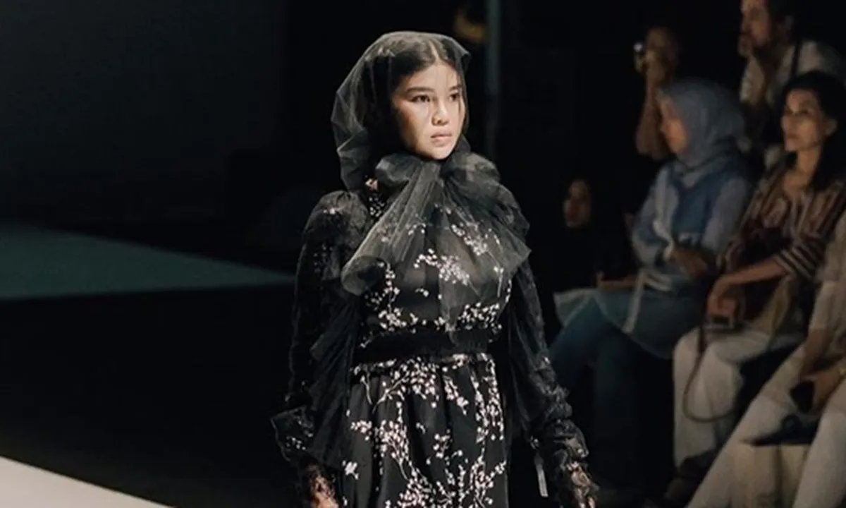 Tetap Dibully Meski Tampil Menawan di JFW 2019, Rosa Meldianti Justru Bersyukur