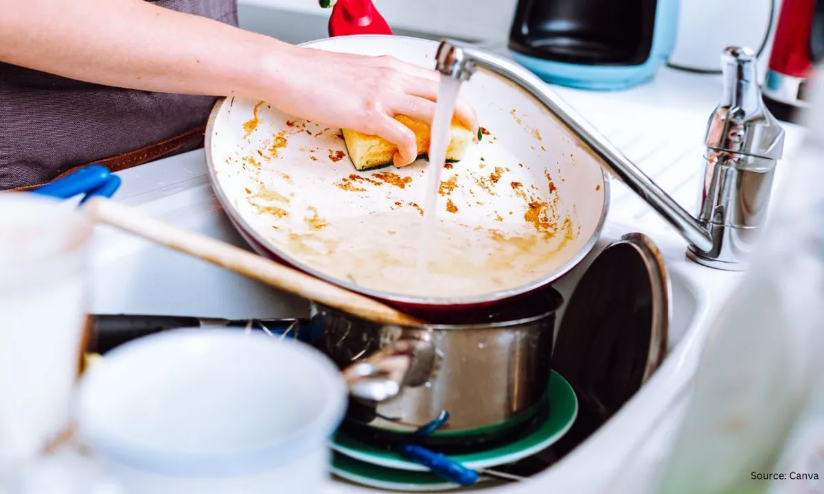 Tips Praktis Usir Bau Amis pada Peralatan Masak