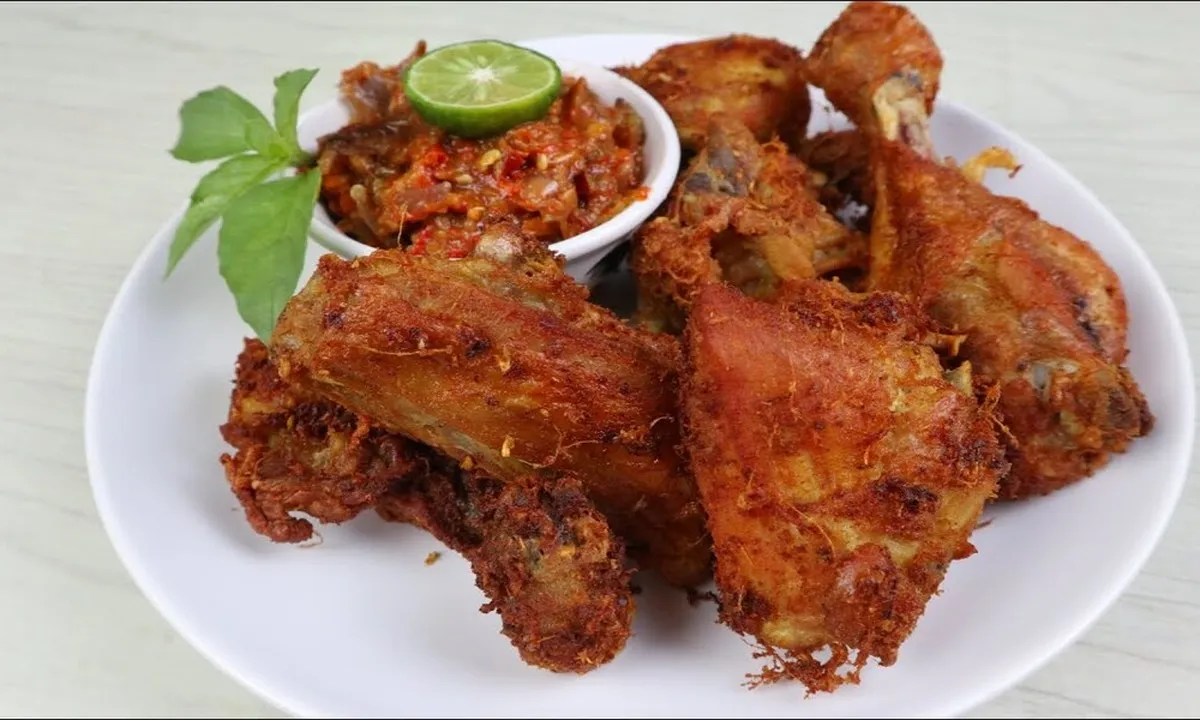 Tips Sukses Goreng Ayam agar Tidak Alot, Ternyata Pakai Bahan Ini