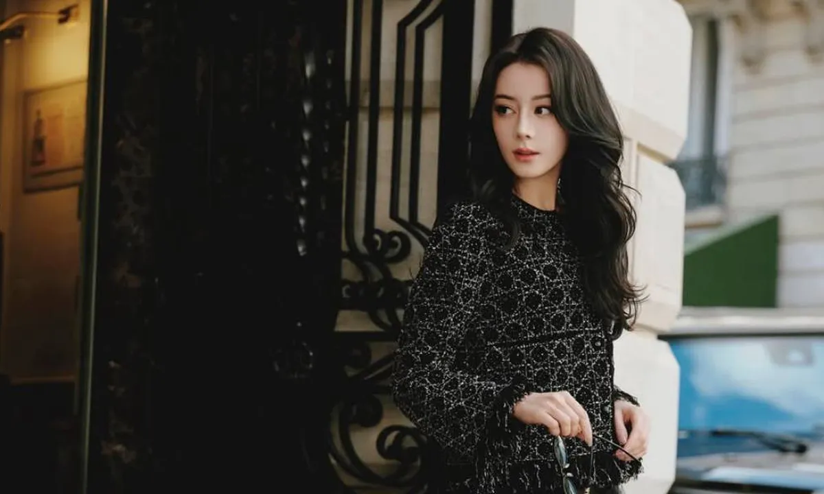 Top 5 Peringkat Eksposur Artis China di Paris Fashion Week 2025