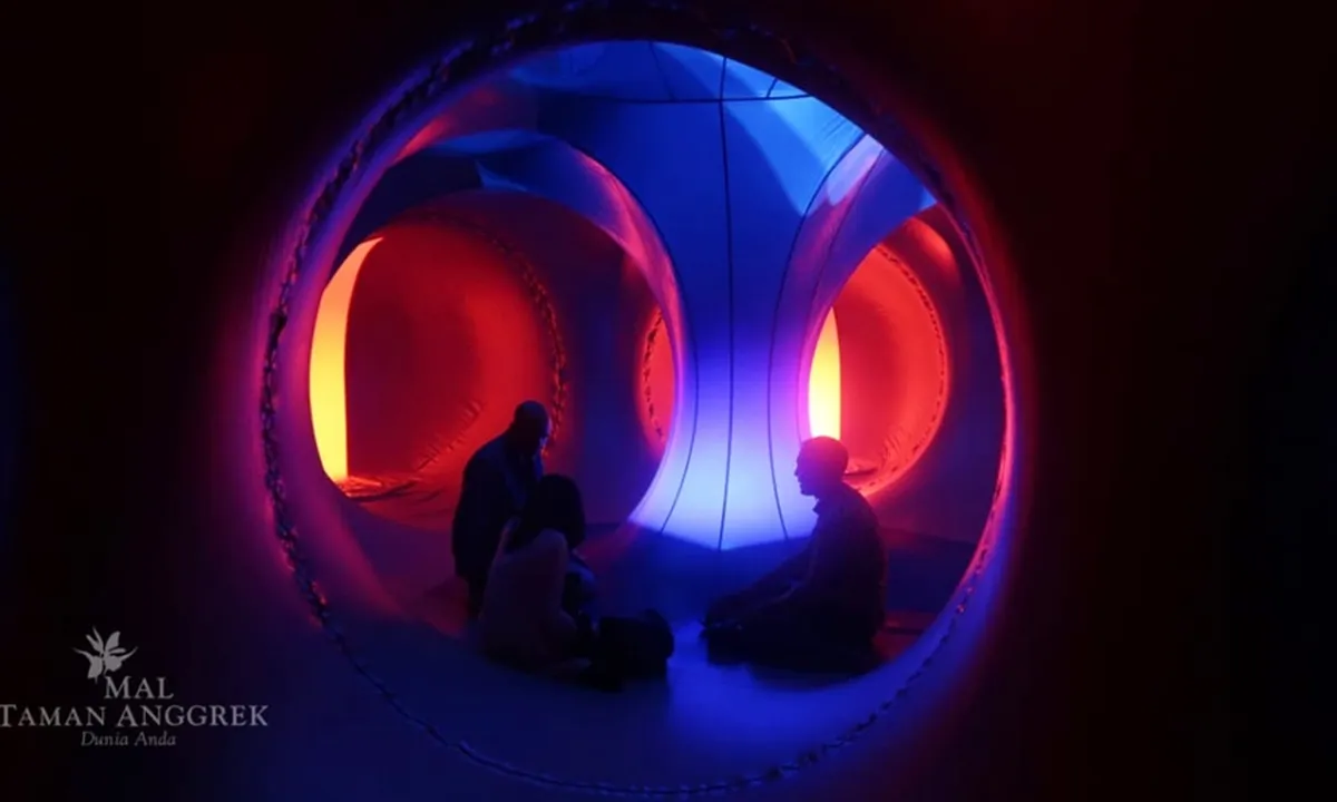 Trilumin by Architects of Air, Instalasi Seni Unik Pertama di Mal Taman Anggrek