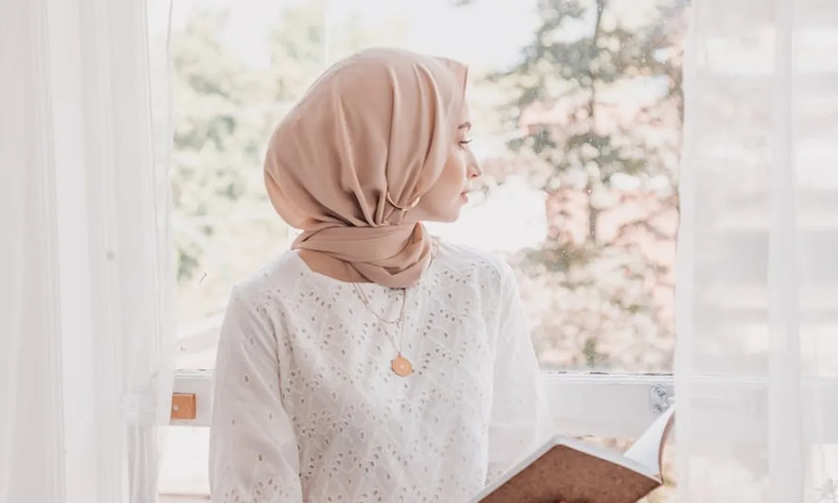 Tutorial Hijab Segi Empat yang Tepat, dari Persiapan dan Langkahnya untuk Tampil Elegan Serta Nyaman