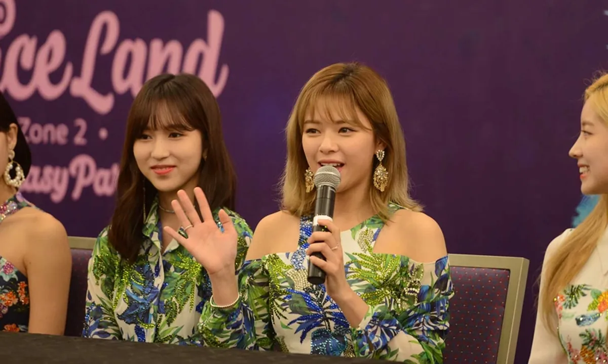 TWICE Ungkap Momen-Momen Spesial Bersama Para Fans