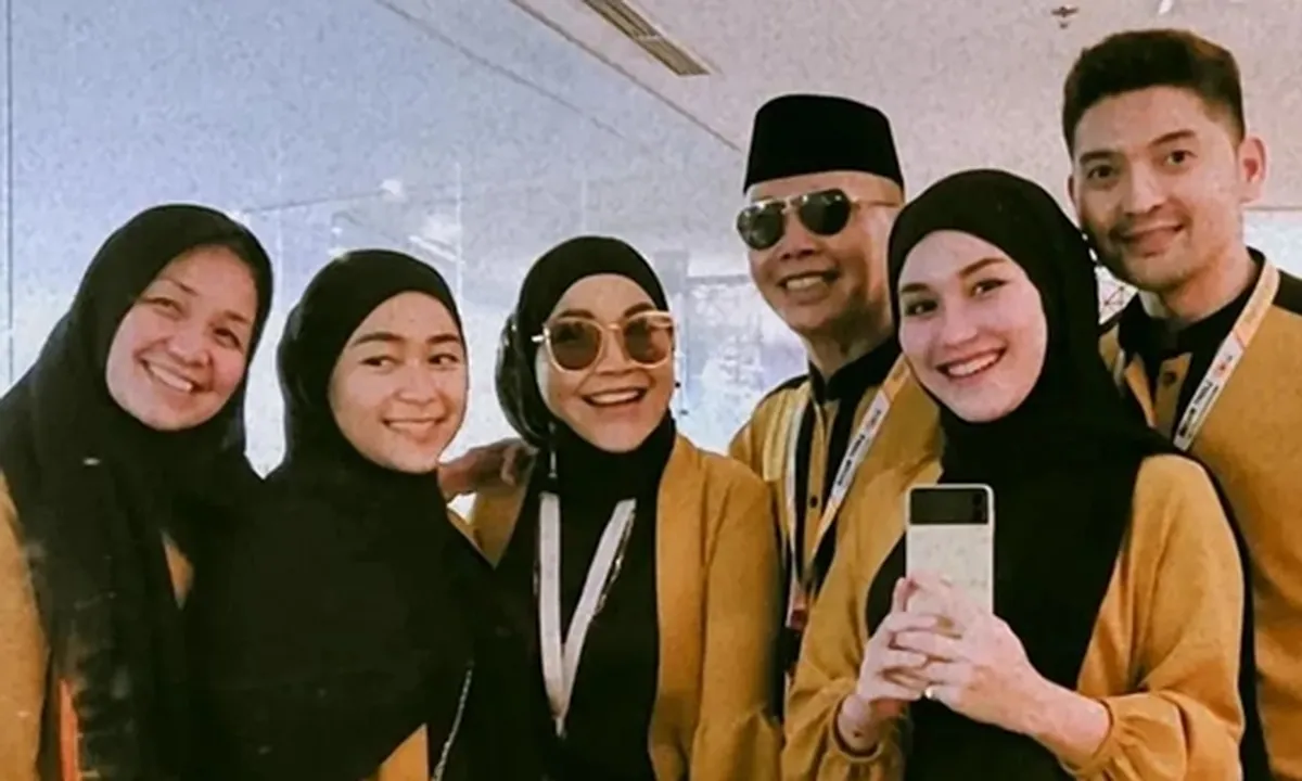 Umrah bareng Keluarga Besar, Ayu Ting Ting Berdoa Supaya Dapat Jodoh