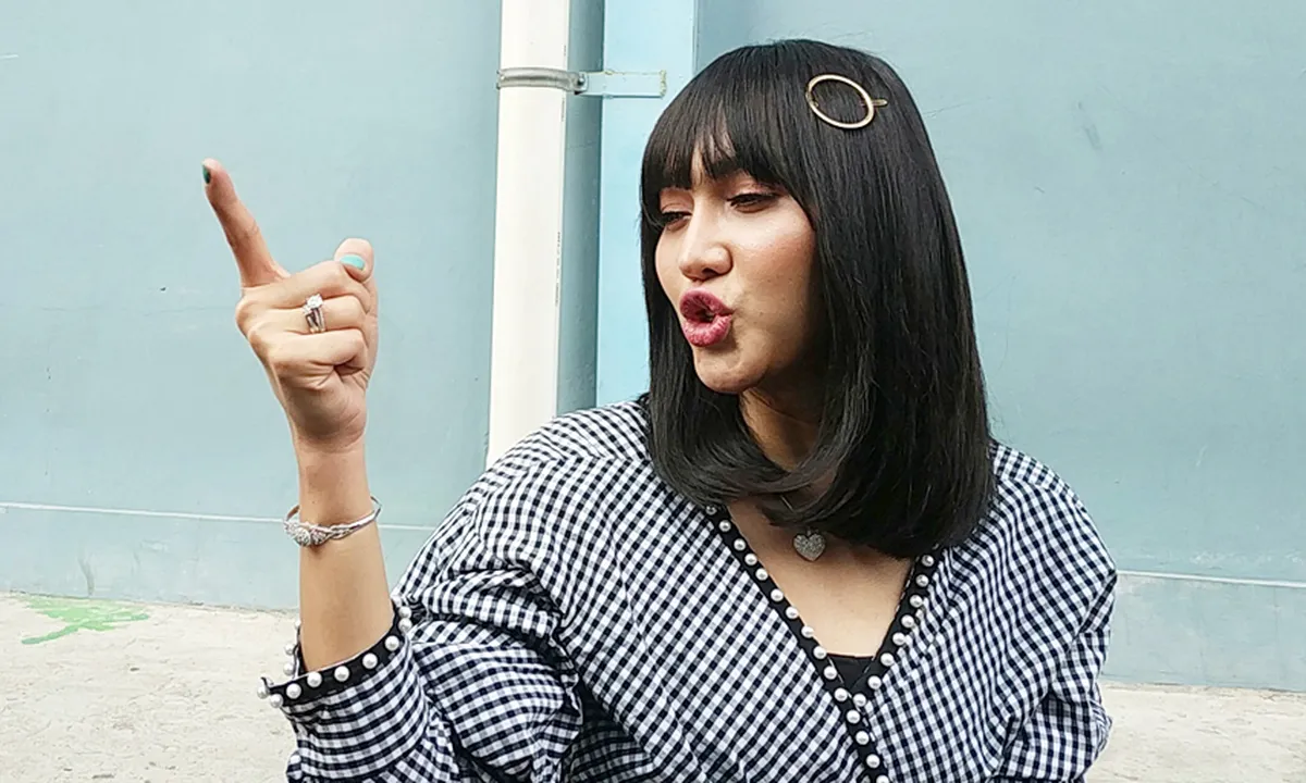 Unggah Pose Berbikini, Lucinta Luna Tantang Adu Keseksian